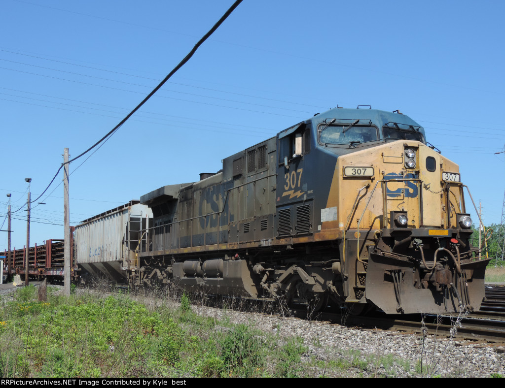 CSX 307 on B511